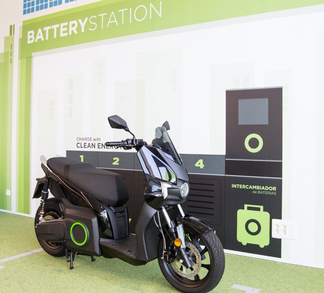 Cargador moto eléctrica station